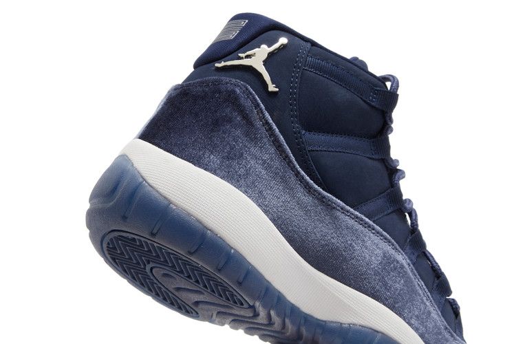 Air Jordan 11 Retro Midnight Navy (Women's)