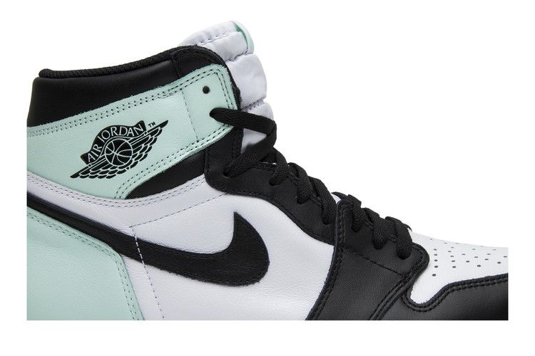 Air Jordan 1 Retro High Igloo
