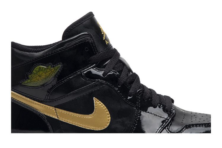Air Jordan 1 Retro Black Metallic Gold (2003)