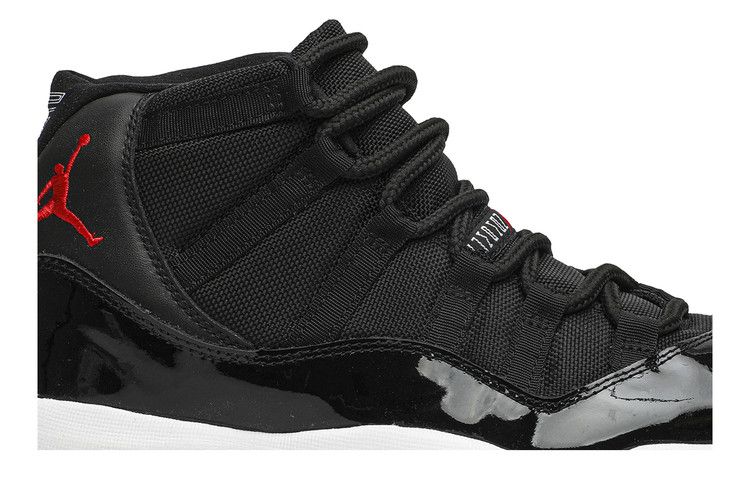 Air Jordan 11 Retro Playoffs (2001)