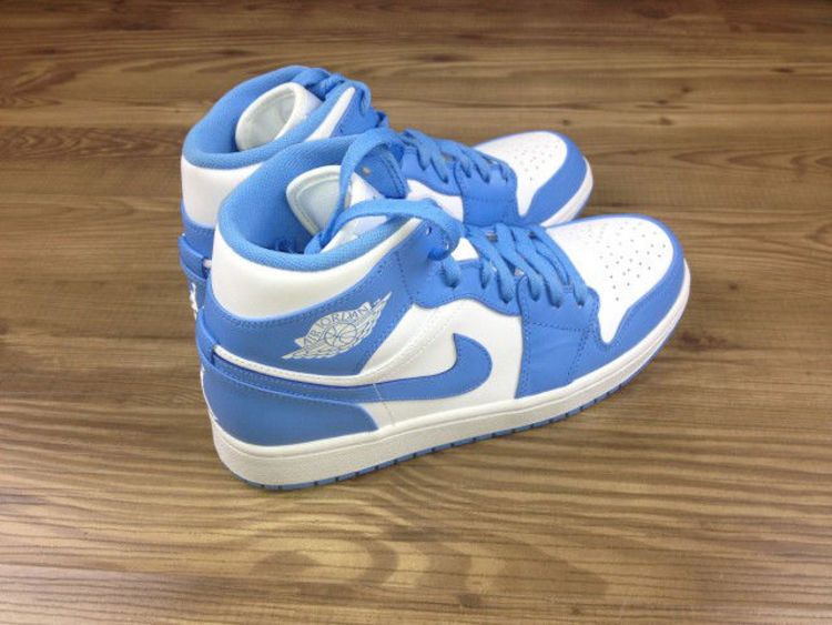 Air Jordan 1 Retro Mid UNC