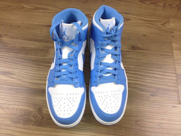 Air Jordan 1 Retro Mid UNC