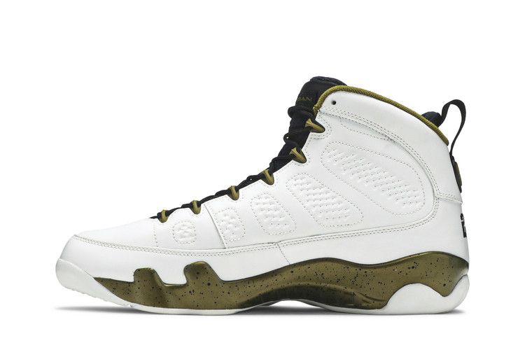 Air Jordan 9 Retro Statue