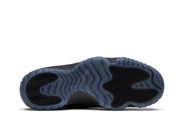 Air Jordan 11 Retro Cap and Gown