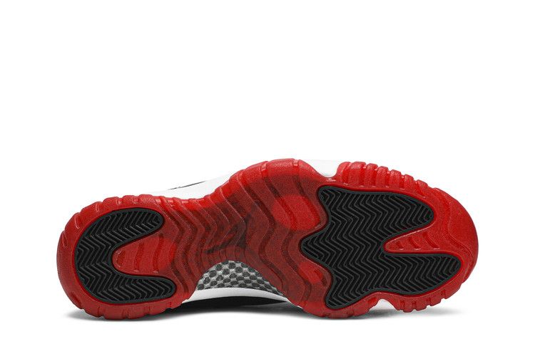 Air Jordan 11 Retro Playoffs (2001)