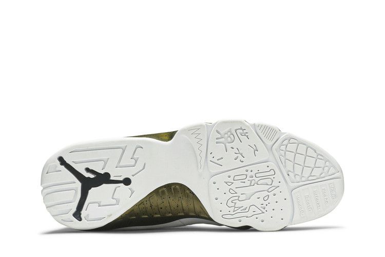 Air Jordan 9 Retro Statue