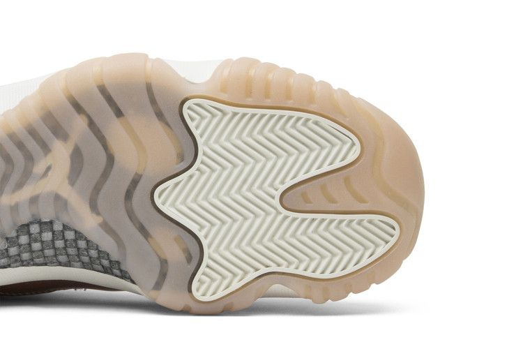 Air Jordan 11 Retro Low Rose Gold (Women's)