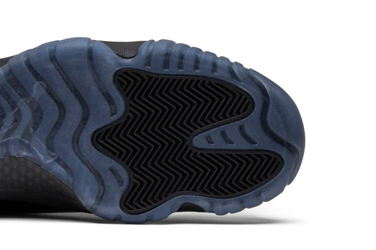 Air Jordan 11 Retro Cap and Gown