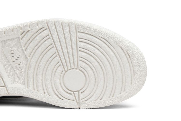 Air Jordan 1 Retro Jeter RE2PECT