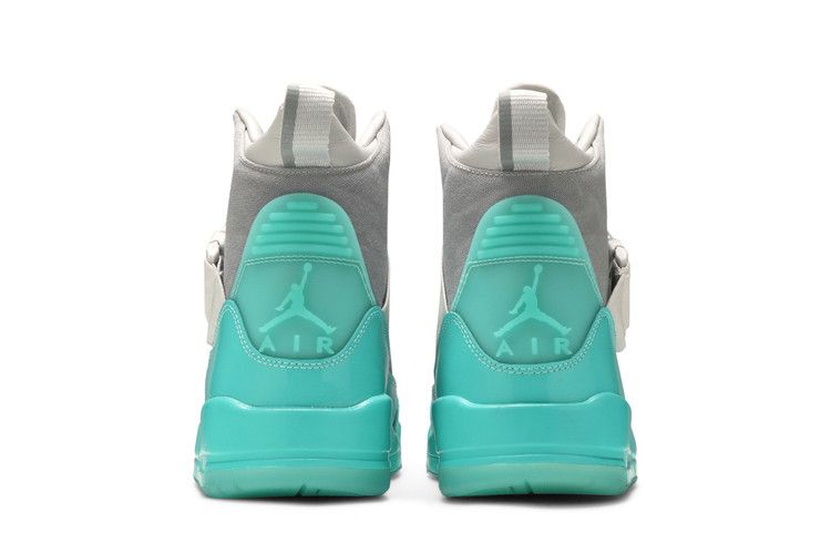 Air Jordan 3 Retro Explorer XX Vast Grey Tropical Twist (Women's)