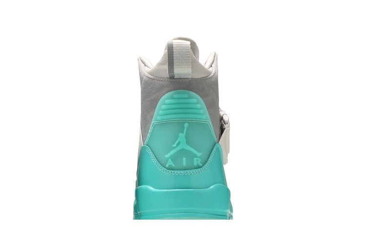 Air Jordan 3 Retro Explorer XX Vast Grey Tropical Twist (Women's)