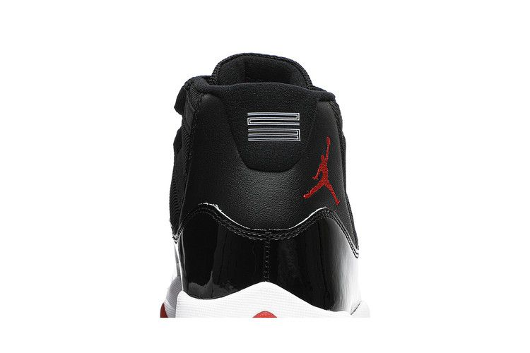 Air Jordan 11 Retro Playoffs Bred (2019)