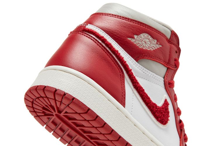 Air Jordan 1 Retro High OG Varsity Red (Women's)